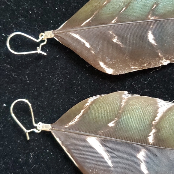 Feather 🪶 Earrings. - Picture 4 of 7